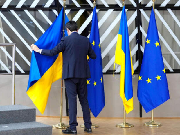 NYT: Евросоюз недоволен Зеленским и сократил финансирование Украины на треть NYT: Евросоюз недоволен Зеленским и сократил финансирование Украины на треть