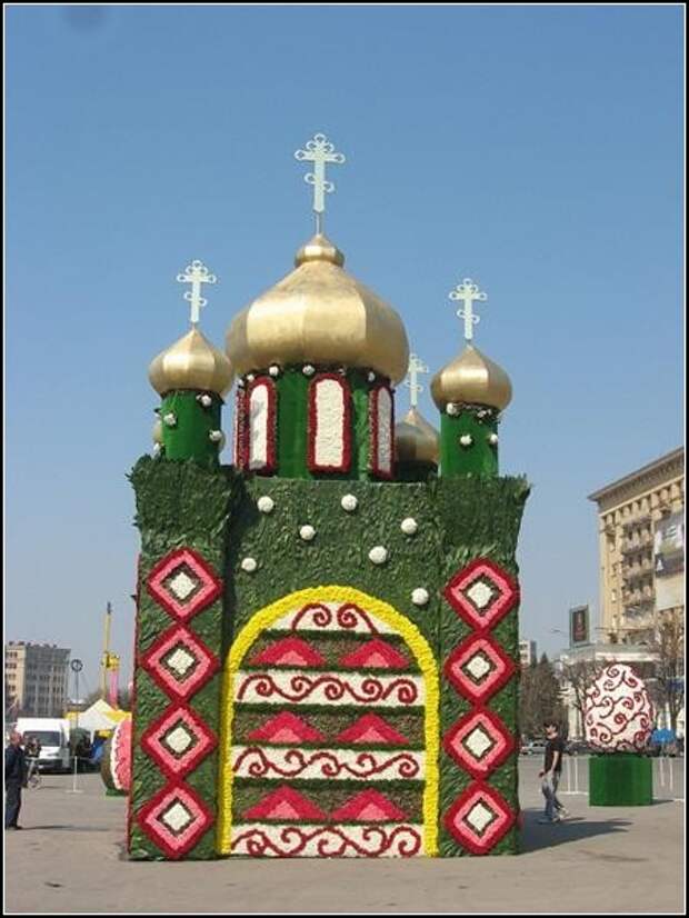 Цветочные скульптуры к Пасхе. Харьков
