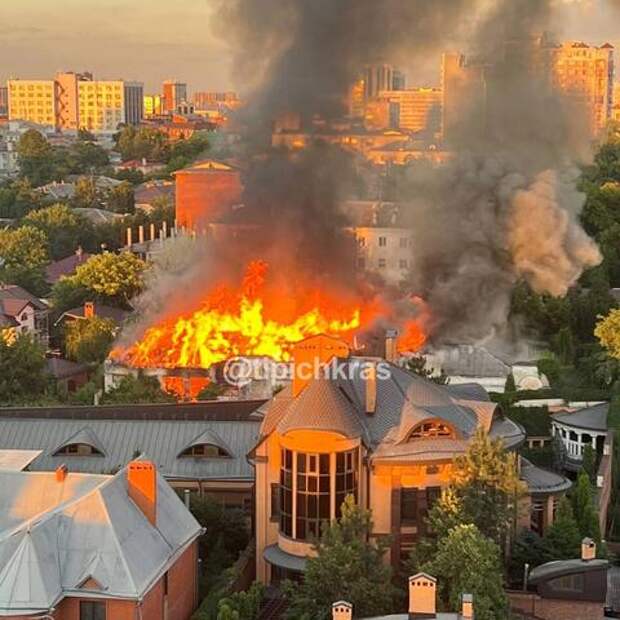 Пожар в краснодарском крае сегодня последние. Пожар в Краснодаре. Пожар в Краснодаре сейчас. Пожар в Краснодаре вчера. Пожары на вокзале Краснодар 1.