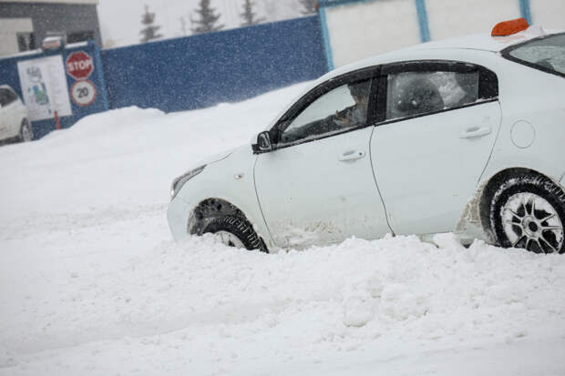 Россиянам назвали способ защитить аккумулятор машины от мороза