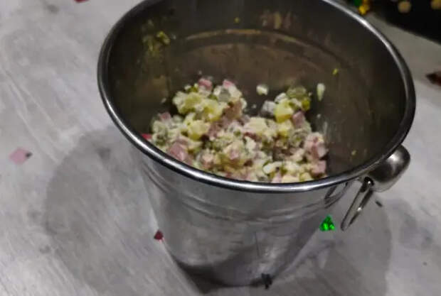 Итальянский ведущий назвал удививший его факт о салате оливье на Новый год