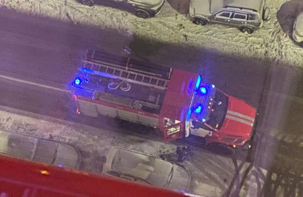 К ЖК в центре Рязани в новогоднюю ночь приехали оперативные службы