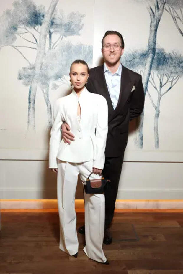 Данила Якушев со спутницей