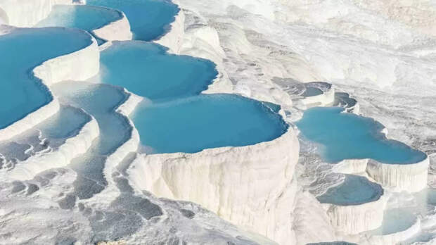 ​​Пляж из стекла и танцующий лес: редкие фотографии удивительных мест Земли