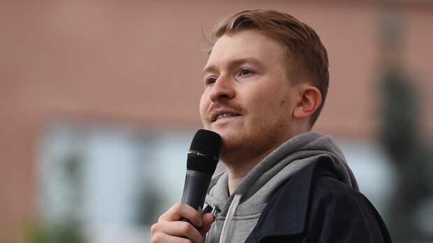 «Релокансткие рейсы»: над беглыми звездами из РФ в США нависла новая угроза