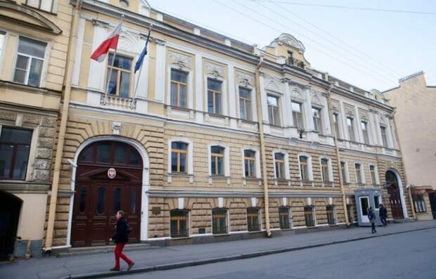 Суд в Петербурге постановил выселить генконсульство Польши за неуплату аренды Суд в Петербурге постановил выселить генконсульство Польши за неуплату аренды
