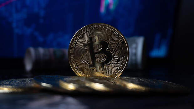 Стоимость биткоина опустилась ниже $65 тыс. впервые с октября 2024 года