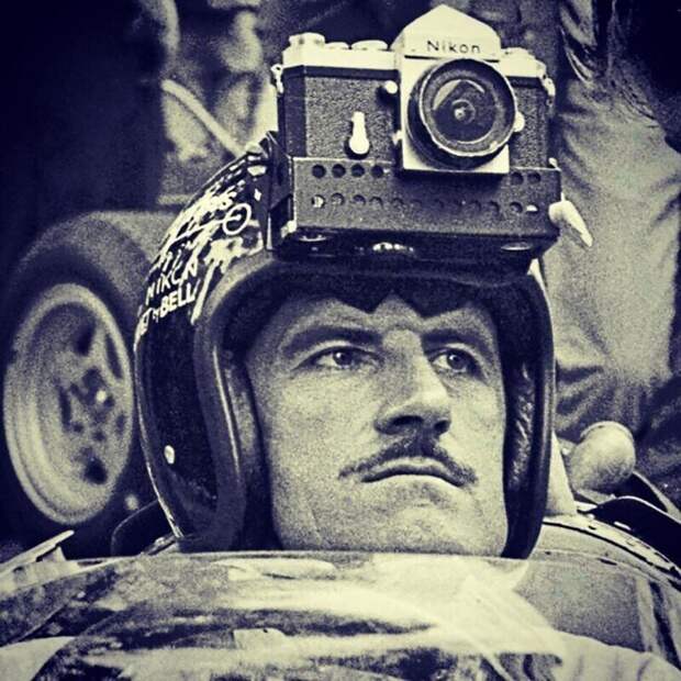 Пилот Формулы 1 Грэм Хилл тестирует прототип GoPro. 1960-е