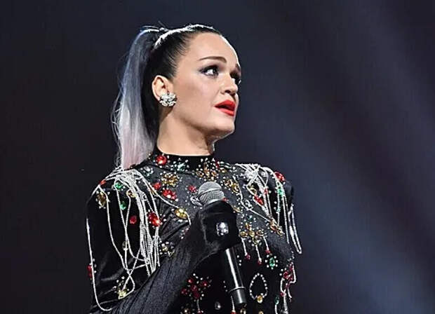 «Я очень устала»: Слава уходит в длительный отпуск после конфуза в Пензе