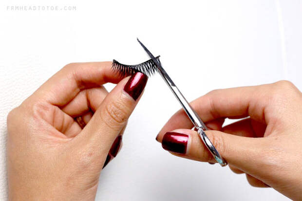 How to Apply False Eyelashes in Three Minutes