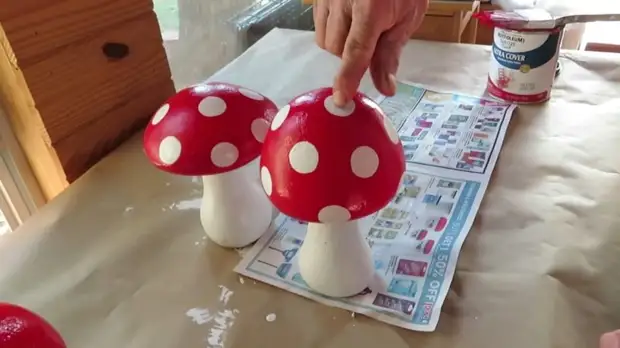 Декорируйте огород чудесными грибочками из цемента. Очень простая и не затратная работа