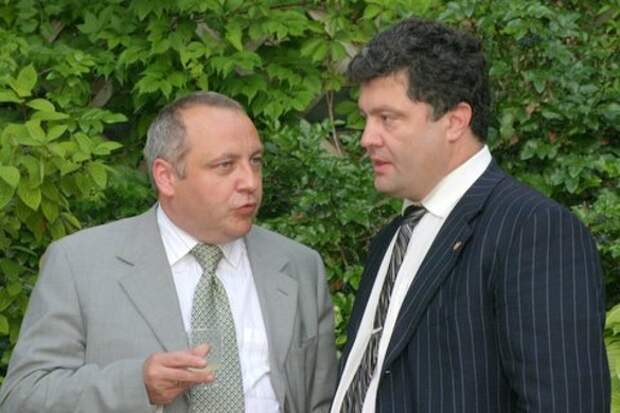 Петр Порошенко (справа) Фото: wikipedia.org/U.S. Embassy in Kyiv, Ukraine
