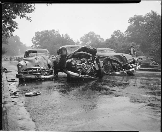 Подборка автомобильных аварий в Америке в 1930—1950 годах