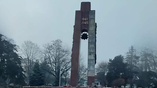 Часть мемориала погибшим в Великой Отечественной войне обрушилась в Нальчике