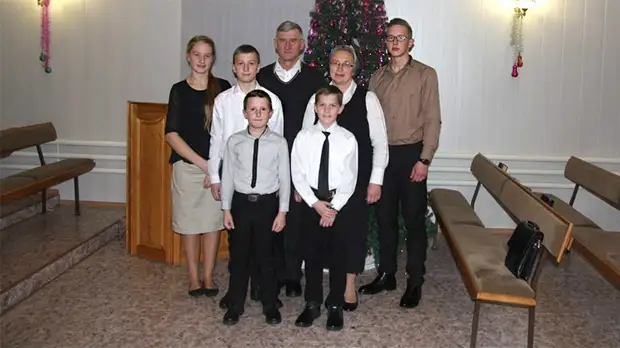 Шанс на спокойную жизнь: МВД помогает с оформлением документов семье немецких переселенцев, которых могут депортировать