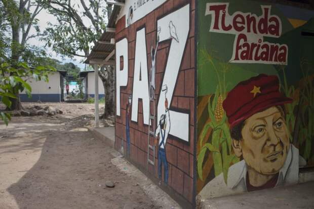 Бойцы повстанческой группировки Колумбии приглашают туристов погостить у них в джунглях