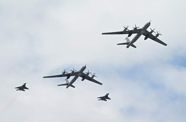 Перехват российских Ту-142 у Аляски дюжиной самолетов объяснили