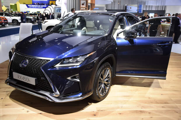 Autonews провели опрос: среди кроссоверов автолюбители выбрали Lexus RX с пробегом