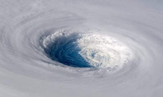 Путь тайфуна: взгляд из космоса Траби, взгляд из космоса, завораживающе, космические снимки, необычно, природные катаклизмы, тайфун, фотографии