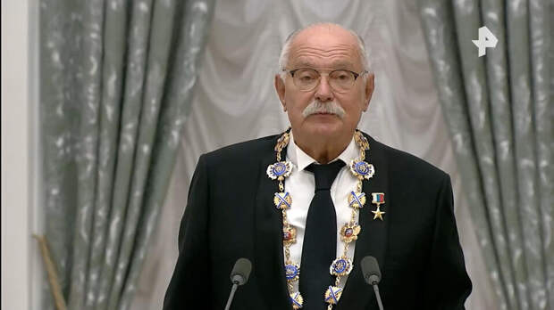 Путин вручил Никите Михалкову орден Андрея Первозванного