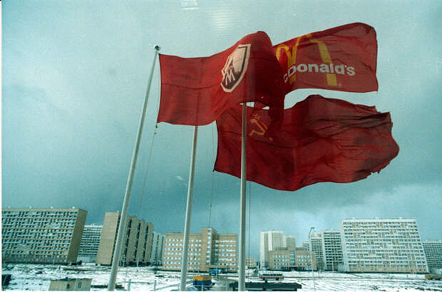 Эпические фото о том, как в Москве в 1990 году открылся первый McDonald’s