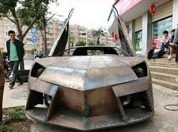 Вы, наверное, заметили, что большинство реплик в этом списке — модели Lamborghini.И это творение на базе Nissan Cefiro тоже Lambo.Сложно представить, сколько он весит, но металлическая броня делает его шикарным вариантом на случай зомби-апокалипсиса!