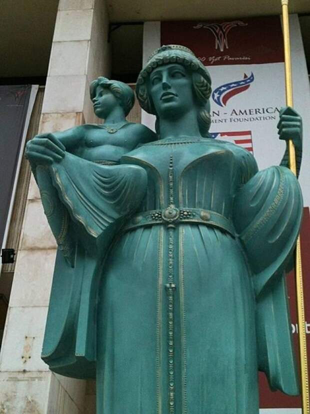Памятник царице Тевте в современной Албании.