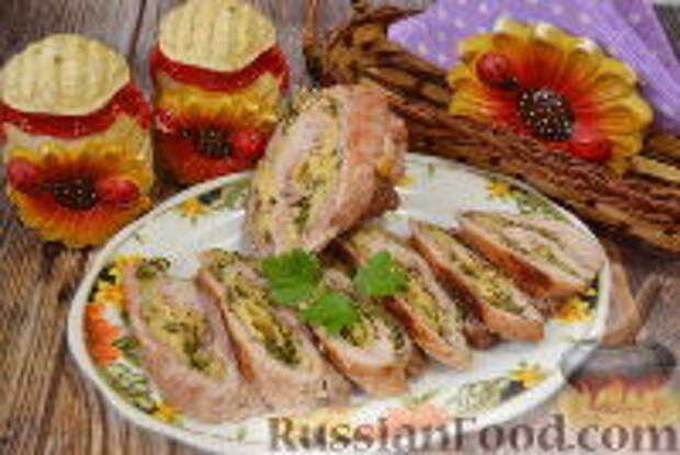 Фото к рецепту: Фаршированный мясной рулет