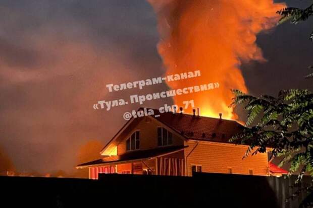 В селе Головеньки Щекинского района сгорела бытовка