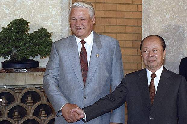 Ельцин и  премьер-министр К.Миядзава . Он так надеялся получить острова в 1992 году.