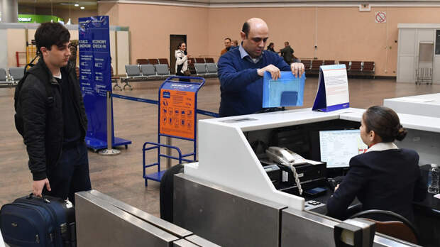 Аэропорт закрыли, отпуск сгорел: как выбить у авиакомпании максимум денег