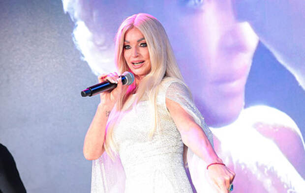 Отдыхающую на Мальдивах Волочкову обнаружили в кустах: глаз не видно