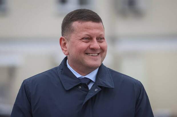 Залужного с женщиной в милом купальнике обнаружили на Карибах