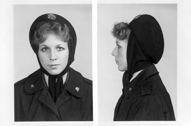 Женский военный берет спереди и сбоку, 1982 г