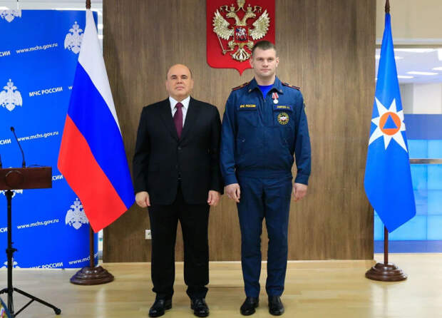 Мишустин вручил петербургскому спасателю медаль «За отвагу на пожаре»