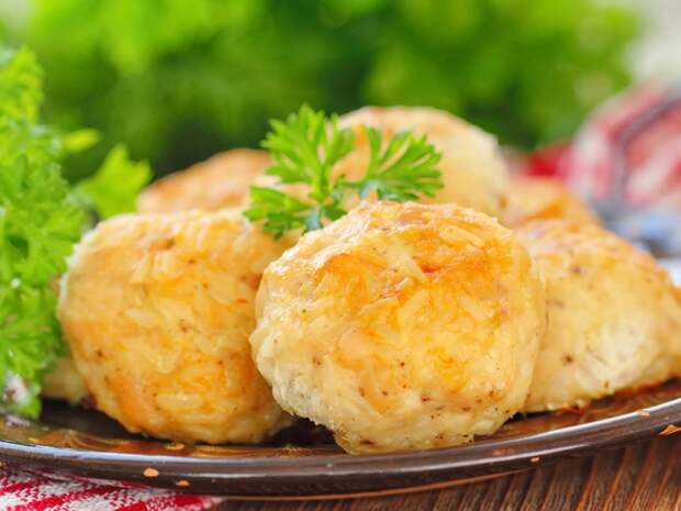 Восхитительные котлеты из куриного фарша и крабовых палочек. \ Фото: smak.ua. Восхитительные котлеты из куриного фарша и крабовых палочек. \ Фото: smak.ua.