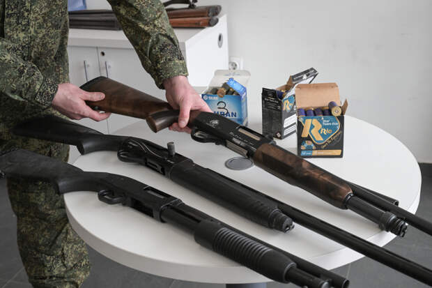 Двое россиян захотели стать оружейными баронами и привезли оружие из Запорожья