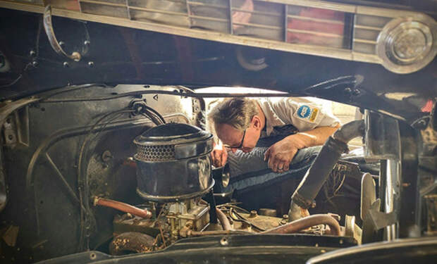 Зарплата 9 миллионов рублей, а работать некому: Ford не может набрать механиков на свой завод