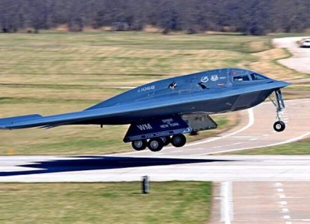 This April 9, 2014 US Air Force handout image shows a B-2 stealth bomber taking off during a base exercise at Whiteman Air Force Base, Missouri.  The US Air Force has deployed two nuclear-capable B-2 stealth bombers to a British air base for exercises with NATO allies, the Pentagon said on June 9, 2014. The deployment, which the Pentagon said was pre-planned and short-term, comes against a backdrop of tension with Russia over unrest in Ukraine.   Whiteman AFB, is the only operational base for the B-2.  AFP PHOTO /HANDOUT /US AIR FORCE / SrA Bryan Crane == RESTRICTED TO EDITORIAL USE / MANDATORY CREDIT: "AFP PHOTO HANDOUT-US Air Force / SrA Bryan CRANE "/ NO MARKETING - NO ADVERTISING CAMPAIGNS  NO A LA CARTE SALES / DISTRIBUTED AS A SERVICE TO CLIENTS ==