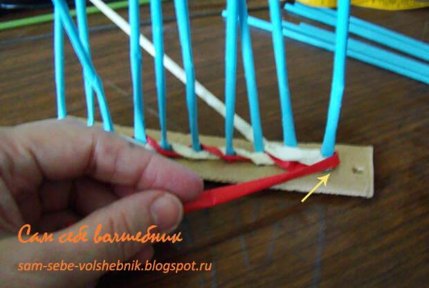 Простое плетение веревочкой. Плетение из бумаги. Мастер-класс Простое плетение веревочкой. Плетение из бумаги. Мастер-класс
