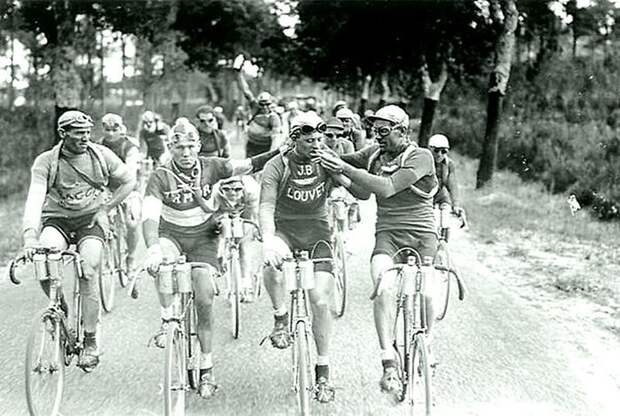 Перерыв на сигареты во время Тур де Франс, 1990-е годы. 20 век, история, фотографии
