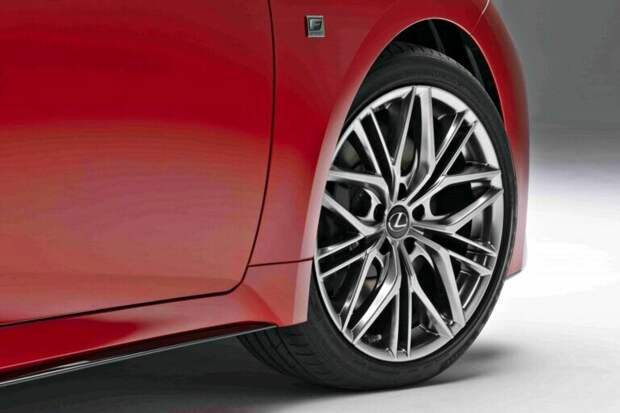 Новый Lexus IS 500 F Sport - японский седан с V8 под капотом.