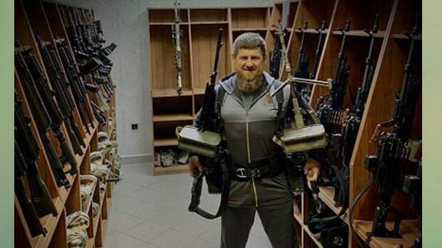 Кадыров в ответ на санкции США опубликовал свое фото с пулеметами