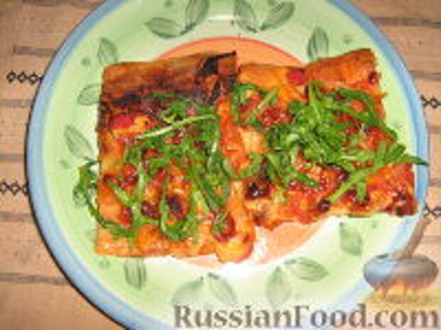 Фото к рецепту: Пицца с домашними колбасками и рукколой