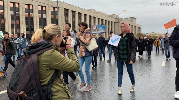 Опрос показал: 5% митингующих пришли с политическими целями. ФАН-ТВ Опрос показал: 5% митингующих пришли с политическими целями. ФАН-ТВ