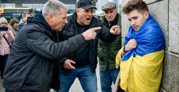 "Мы в Чехии, а не в Украине": Чехи выразили недовольство из-за "излишней провокации" украинцев на Карловом мосту