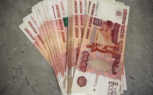 Рязанка продавала мобильные телефоны, минуя кассу