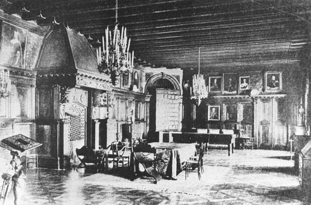 Старое фото интерьера замка Радзивиллов
