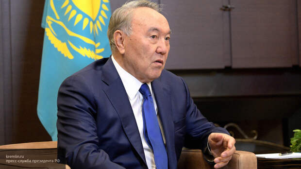 Порошенко позвонил Назарбаеву насчет инцидента в Керченском проливе