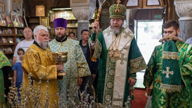 По случаю Вербного воскресенья в храмах Крыма прошли праздничные богослужения